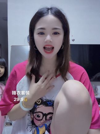 世界上没有不会哄人的男人,更没有所谓的直男,只是你在他心里不重要而已。连小孩子都知道要给喜欢的人买糖吃,爱你的人会想尽法子来哄你,而不爱你的人却总说你无理取闹,说你发脾气,嫌你情绪不稳定,这就是爱和不爱的区别,所以你明白了吗?#夏季新款#睡衣家居服#在家也要美美哒 #舒适度高的睡衣推荐