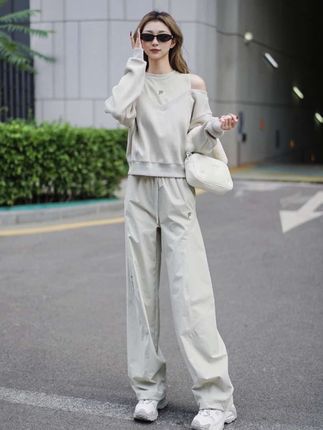 韩风穿搭来袭,你准备好迎接潮流了吗?#露肩上衣 #韩版穿搭 #秋季搭配 #内搭吊带背心推荐