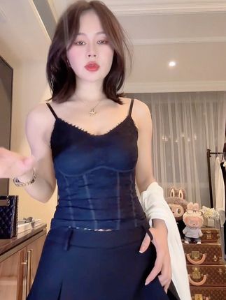 #不需要瘦也可以很好看 #黑色高级感穿搭 #穿搭vlog #女人味穿搭 #气质范