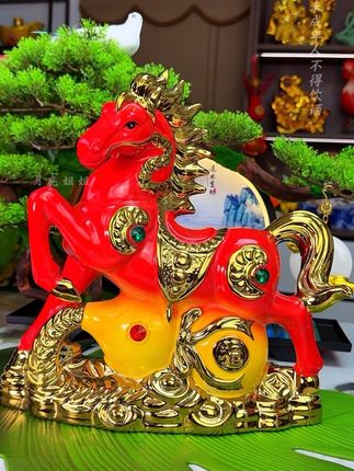杏花村马到成功收藏酒,景德镇定制高端陶瓷瓶,好看又好喝的一款美酒,寓意还特别好,收藏摆柜送人送礼都特别合适#好酒推荐 #纯粮酿造 #送礼佳品 #高端大气上档次这也太漂亮了 #摆件酒