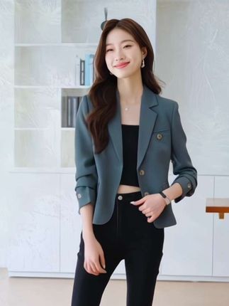 卡其色西装外套女短款小个子新款春秋休闲气质西服上衣如果上班都穿流光高智风#轻松拿捏慵懒风穿搭#琥珀系才是松弛感天花板#随机穿搭挑战#国庆穿搭这就开始预备了