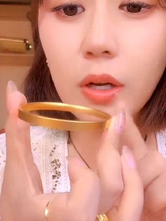 磨砂方闭口手镯#手镯推荐#时尚百搭#首饰佩戴#方镯#经典手镯