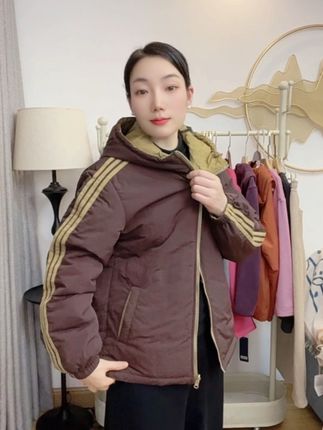 两面穿薄款棉服、轻薄保暖不臃肿、久穿久洗不变形#面料柔软舒适 #休闲百搭 #洋气减龄 #薄款棉服 #棉服外套