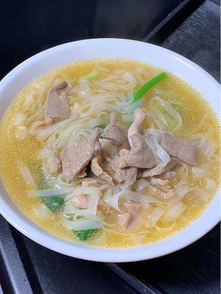 #早餐吃什么 谁没吃过河粉啊!可是这个#石磨河粉 却把我给惊艳到了,配料只有大米和水石磨研磨的,米香浓郁太好吃了#营养又健康的早餐 #地方特色美食 #汤粉