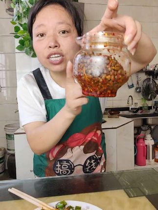 炒菜来一勺豆豉,那才叫一个辣一个香#正宗老坛豆豉@DOU+小助手