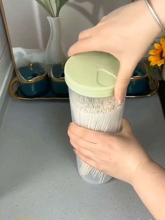 平时吃挂面开封总是吃不完,放这个#面条收纳桶 里密封性好,而且防潮防虫 还可以放五谷杂粮,真是太好用了#五谷杂粮收纳 #厨房好物 #方便实用 #好物推荐🔥