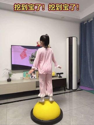 运动改造大脑,做完作业,蹦跳释放压力。平衡 #波速球提升孩子平衡及身体协调能力,好玩锻炼又解压,不扰邻,放心蹦#居家锻炼#感统训练 #儿童运动#亲子互动