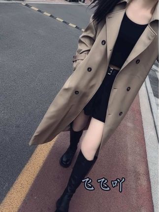 #全明星琥珀流光风大秀现场 永远不要跟别人解释自己,不要在意别人的评价,不要活在别人眼里,做人不需要人人理解,也不要去别人的嘴里打听我,我有很多面,你看到我的哪一面你就配哪一面,做人问心无愧就好.….#大码女装 #风衣 #秋冬穿搭