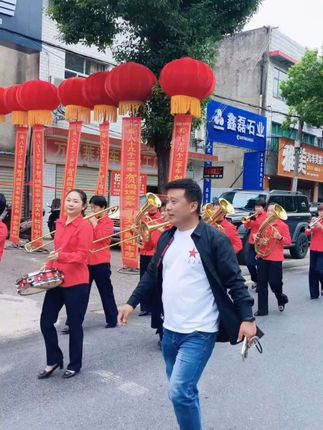 曾经支持过我们的爱心企业爱心人士!肯定要来哈!郭总。八爷也是支持我们的爱心人士!后面有跟他们的合影@鸿@卓勇~慈利县鸿运二手车 @曾鸿伟-慈利鸿运二手车 @廖八爷的八十几个二手车 @真男人👨