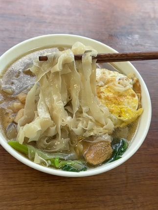今天炖了一锅猪蹄泡燕丝吃,非常好,满足!#地方特色美食 #强烈推荐