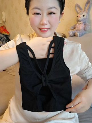 一定要给女儿试试这种小众高级感的一个美背小背心,小时髦精必备#潮童必备#谁穿谁好看#时髦精#高品质童装#背心