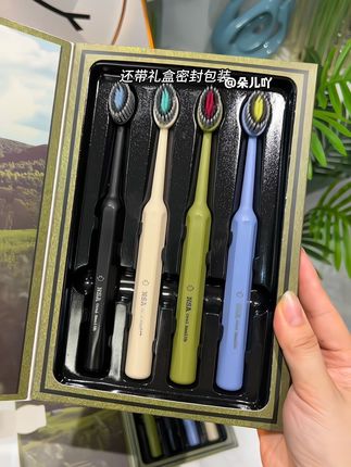 姐妹们!早起嘴巴滂臭,牙根一扣还有一层白泥,一定要试试这个3.0款山型凸面牙刷,刷完真的巨干净巨舒服!#刷牙安排一下 #牙刷 #仙女必备 #山型凸面牙刷 #软毛牙刷