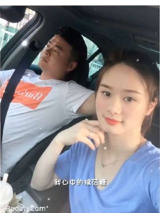 元元小嘴巴厉害了!越来越会说了!好多姐妹们都说好婆婆白天黑夜照顾元元好几年,皮肤还是那么好,一点都不像五十多岁的婆婆!推荐婆婆自用款#植贝维a醇逆龄抗皱眼霜 真的很好用!婆婆这几年再忙都坚持早晚使用这款眼霜保养的!支持第一次拍的粉丝家人们试用一个星期,有运费险,有任何问题都是可以退的!放心拍放心用!#护肤#自用好物分享 #爱美是女人的天性 #厂家直发品质保证