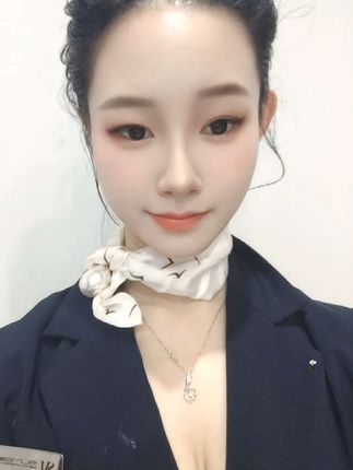 人这一生 除了发自内心的幸福, 和盗不走的健康, 没什么是值得炫耀的! #职业装 #美容师 #蜕变过程