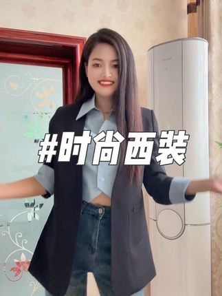 舔了舔自己的嘴唇,好甜,果然是甜妹 #日常生活 #休闲搭配 #有点上头 #休闲女装