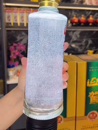 安徽名酒迎驾贡酒送福利了酒好价格美丽,不管是送人送礼,还是请客吃饭都是能拿得出手的一款好酒了,#高端大气上档次 #好酒推荐 #迎驾贡酒 #好喝不贵 #送礼佳品