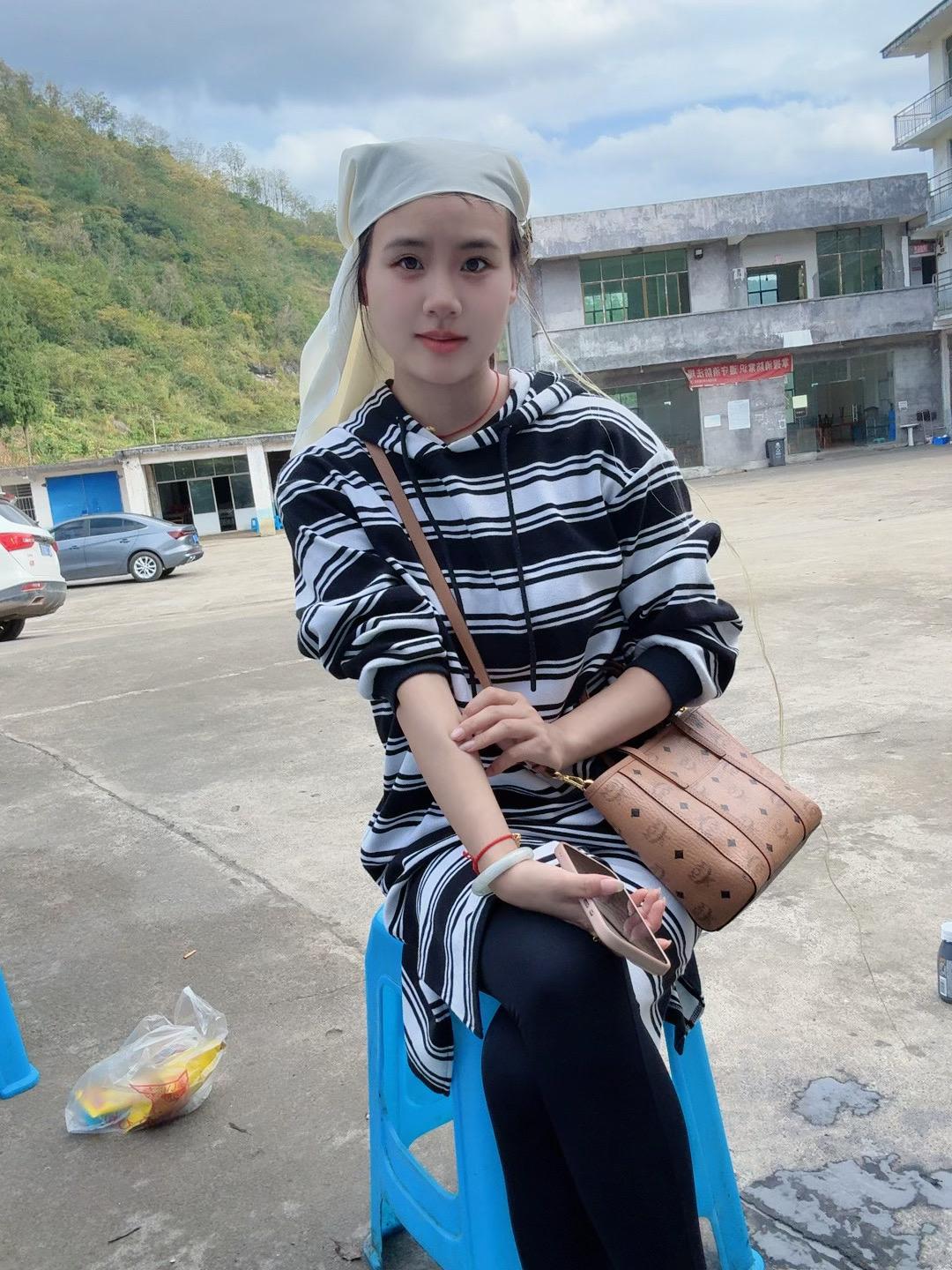 山高路远,谁会一直陪在我身边~~ #山高路远#且行且珍惜眼前人