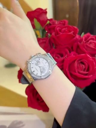#女士手表 #女表礼物推荐 #美出高级感 #穿搭饰品搭配 #戴出了高级感