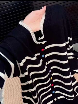 #新款分享 #面料柔软舒适 #针织衫 #宽松版型 #穿出自己的风格