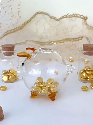 家人们,你们知道吗?最近超火的网红INS风小猪金豆豆收纳瓶,简直太可爱了!它不仅是一个高颜值的摆件,还是一个实用的收纳神器哦!透明的小金豆收纳起来特别好看,不管是放在客厅、卧室还是办公室,都能瞬间提升空间的档次。喜欢收集小物件的朋友们千万不要错过#小金猪 #金豆豆收纳瓶 #金豆收纳瓶 #小猪收纳瓶 #攒金子