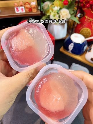 哇怎么会有这么好吃的榴莲冰皮月饼,一口爆浆,真的太好吃了#冰皮月饼 #月饼