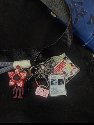 超适合送给你身边喜欢怪奇物语的朋友 #strangerthings #怪奇物语#钥匙扣 #挂件