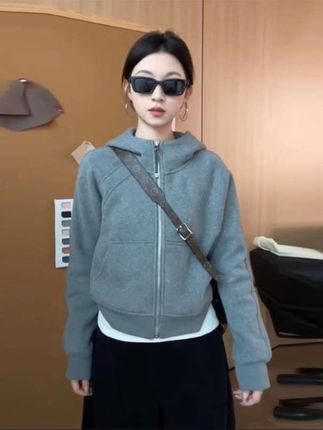 灰色高级感时尚连帽卫衣女士春季韩版开衫休闲外套气质显瘦上衣潮#上热门 #春秋穿搭 #早秋穿搭 #连帽卫衣外套 #简约穿搭 @DOU+小助手