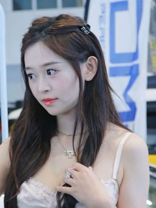 #糖粒盐 不拉腿不美颜原相机美女 #肤白貌美 #车模小姐姐 #深圳改装车展