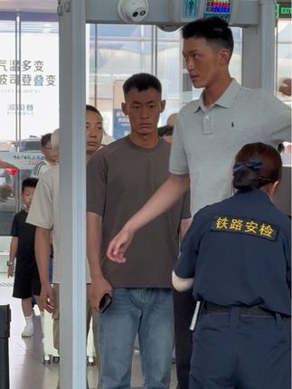 完成九三受阅任务,带着最高荣誉光荣归队,脸上印记清晰可见#老兵 #致敬