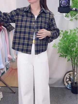 磨毛格子小个子衬衫女春秋冬新款POLO领长袖短款加绒正肩休闲外套#谁穿谁好看 #面料柔软舒适 #时尚穿搭 #穿出自己的风格 #美出高级感