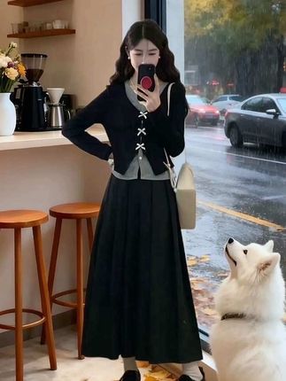 时尚气质两件套 假两件针织衫+半身裙套装#穿出高级感 #时尚套装 #气质穿搭 #洋气减龄 #谁穿谁好看@巨量千川 @抖加🔥上热门🔥dou+🔥热点宝