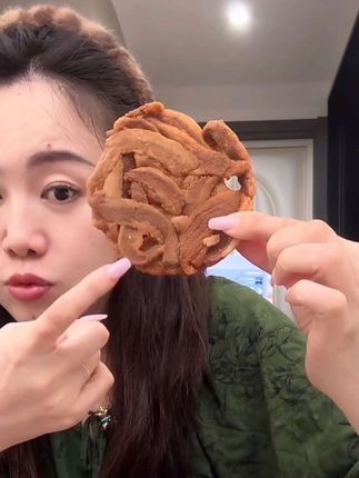酥的掉渣渣的脂渣,又香又酥又脆的二八脂渣饼#好吃到爆 #这也太好吃了 #脂渣