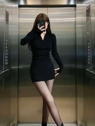 #辣妹穿搭 #好身材好气质 #辣妹风穿搭 #性感大长腿 #针织连衣裙