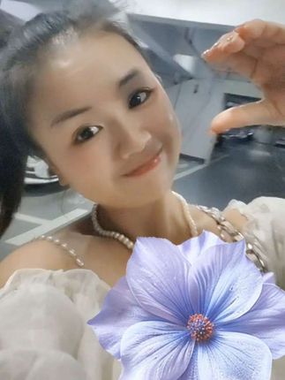 “嘿嘿😊在这个不能动情的年纪̑偏偏为了某人动了情……”#情感音乐 #晚风吹人醒万事藏于心 #一个不能离一个不能娶 #热门音乐🔥