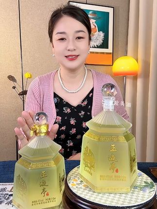 杏花村玉液亭竹酒来大福利啦!瓶身是宝塔的造型,磨砂的质感,每一瓶都装有510毫升竹酒,口感柔和顺畅,非常好喝#礼L物推荐 #纯粮酿造 #口感非常好#送礼佳品 #无限回购的宝藏单品