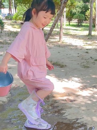 衣服脏了湿了可以换,但童年只有一次,抓住雨季来临,带娃体验踩水坑吧,#儿童雨鞋 #防水防滑 #踩水坑#雨鞋套