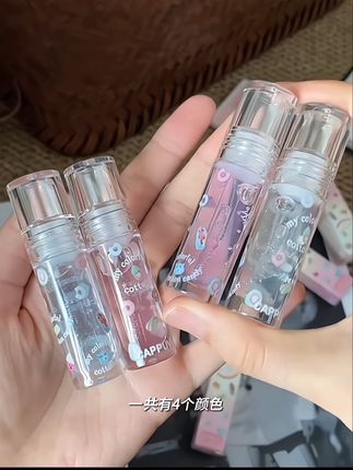 镜面水光唇蜜,擦起来舒服透气,真的好喜欢!!这支唇油安利给所有学生党#护唇#润唇膏#仙女必备#唇蜜#嘟嘟唇