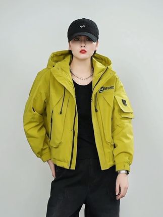 不追潮流,只穿喜欢,有温度的衣服,才装得下有温度的你#冲锋衣外套 #保暖又好看 #小个子冲锋衣#给户外加点酷 #派克服穿搭