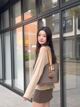 为数不多带拉链的托特包~#lv #钢琴托特 #lv包包必买经典款 #包包