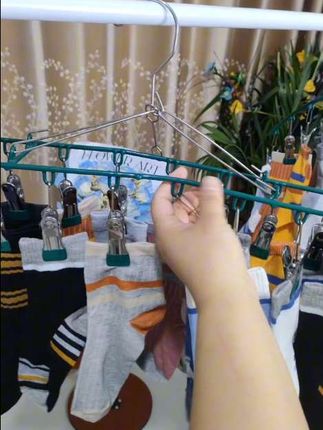 洗好的内衣裤袜子用这个不锈钢的袜子晾晒架晾晒真的太方便了#不锈钢袜子晾晒架#船型袜子晾晒架#