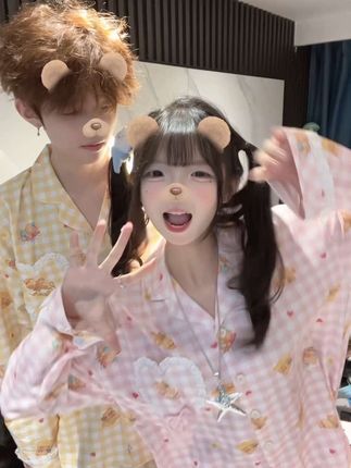 可可爱爱的小依胡~🐻#手势舞#双人手势舞#抖音潮流舞蹈大赛#鸽子摇#营业