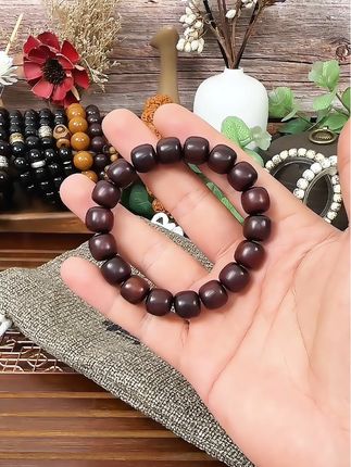 小叶紫檀老型珠手串,高油高密颗颗珠子油润饱满,适合盘玩佩戴。#小叶紫檀手串 #小叶紫檀 #手串 #文玩手串