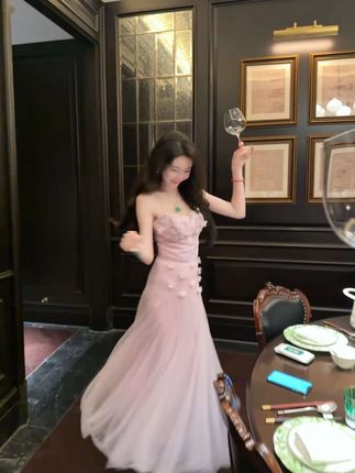 我的世界本该就围着我转#夏季穿搭 #魅力女人 #爆款热卖中 #穿出高级感 #氛围感
