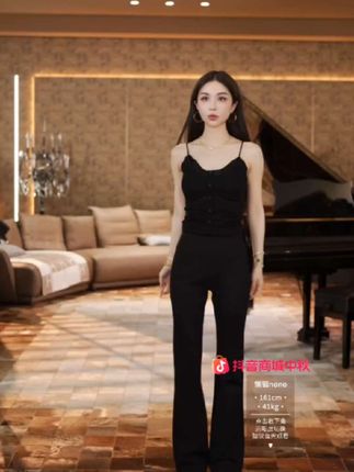 #上热门 #时尚穿搭 #吊带背心 ##轻奢女装 #每日穿搭