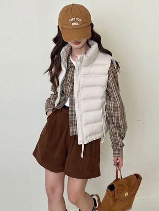 #上热门 短款常规通用立领通勤风女棉马甲修身型冬季厚款3D效果透气 #休闲百搭 #秋冬穿搭 #百搭马甲 #谁穿谁好看 @DOU+小助手 @DOU+上热门 @DOU+好生意
