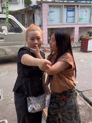 有见过这样买泥鳅的吗?#搞笑 #意想不到的结局