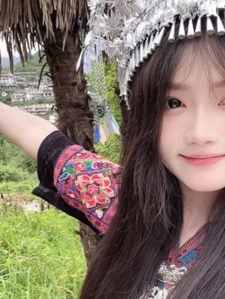 来苗寨我教你下蛊.#民族风穿搭 #原创视频 #少数民族#苗疆少女#少数民族服饰