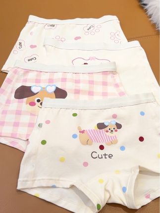超级柔软又好穿的女童纯棉内裤来了,A类的面料,上身亲肤舒适又透气!大弹力不紧绷,活动自如!萌趣又可爱的卡通图案女儿太爱了,快给女儿安排一组吧 #贴身衣物#柔软舒适透气 #儿童短裤#高品质童装#超便宜超划算