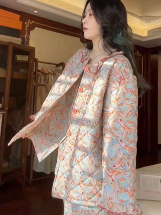 加厚保暖三层夹棉碎花油画风家居服#三层夹棉睡衣 #面料柔软舒适 #松弛感穿搭一键入秋 #保暖又好看 #不挑年龄不挑身材
