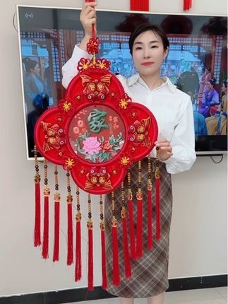 十月适合结婚乔迁办喜事用的喜庆桃木中国结室内挂件,幸运花四叶草桃木玉浮雕中国结#中国结 #婚庆用品 #装饰品 #乔迁用品 #红色喜庆